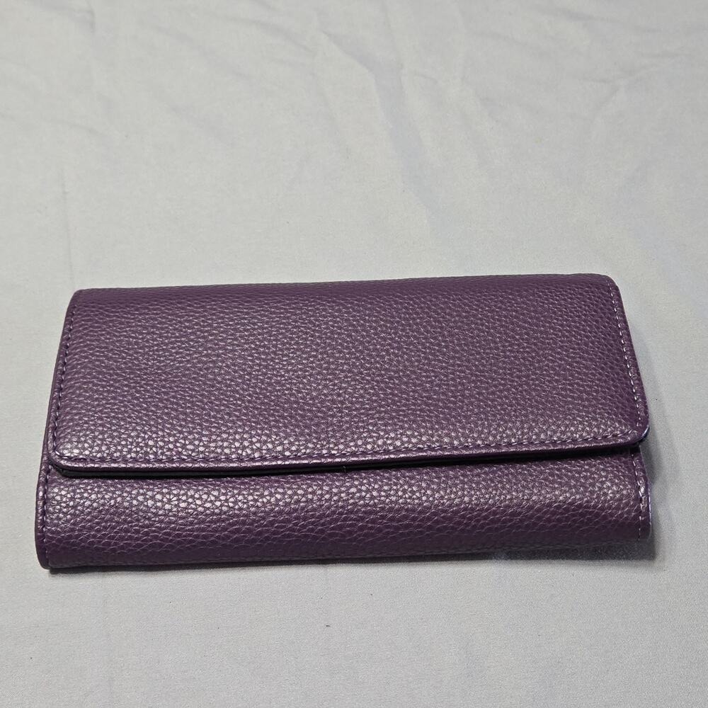 Guang Tong Purple Pebbled Leather Tri-Fold Clutch Wallet